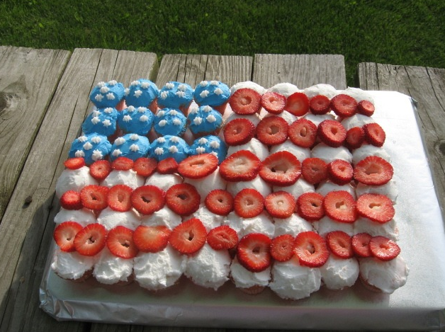 American Flag 4th of July Cupcakes