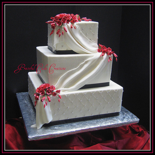 Black and White Wedding Cake with Red Roses Black and White Wedding Cake with Red Roses