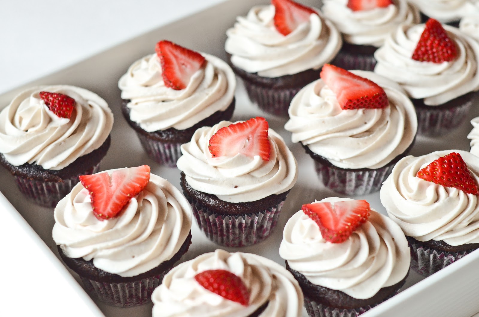 Chocolate Strawberry Cupcakes with Cream Cheese Frosting Chocolate Strawberry Cupcakes with Cream Cheese Frosting