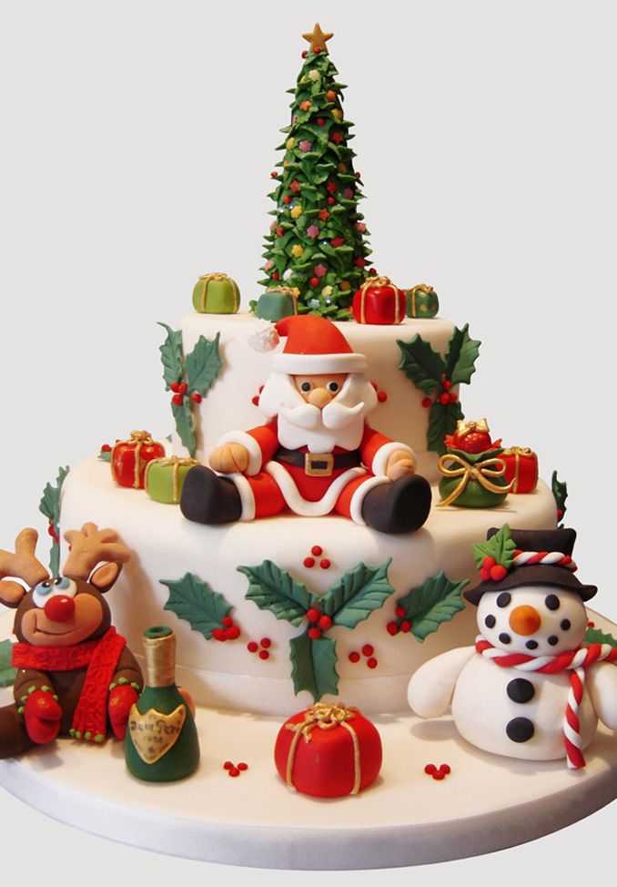 Christmas Cake with Fondant Decorations Christmas Cake with Fondant Decorations