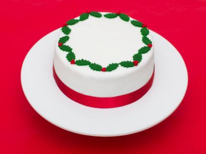 Holly Christmas Cake Decorations Holly Christmas Cake Decorations
