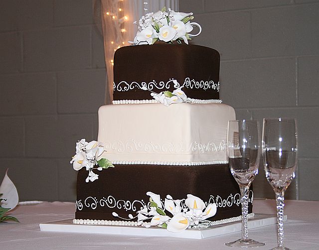 Square-Fondant-Wedding-Cakes