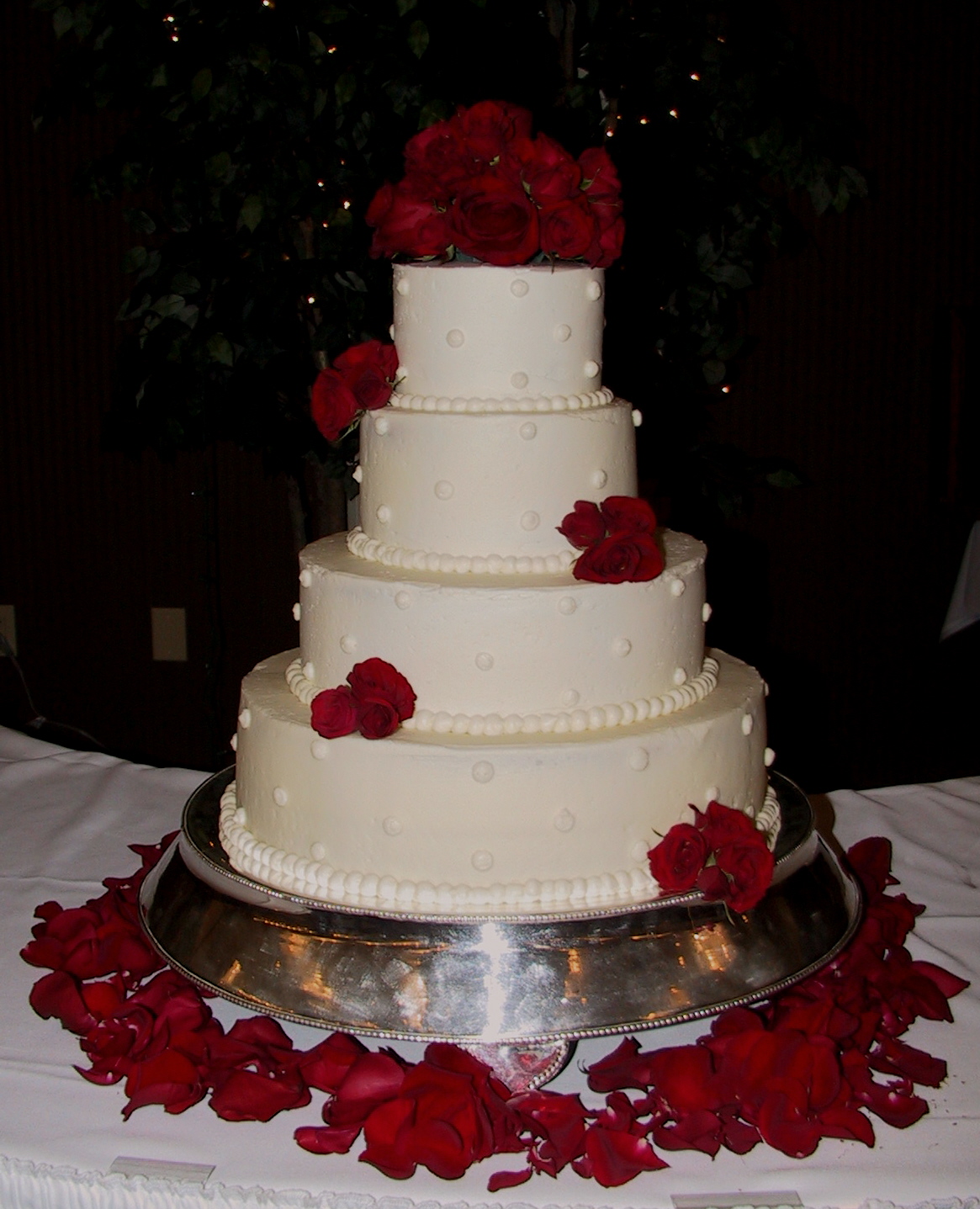Wedding Cake White with Red Roses Wedding Cake White with Red Roses