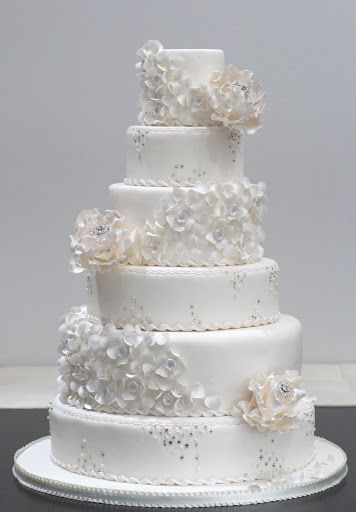8 Beautiful Red And White Wedding Cakes With Flowers Diamonds Photo - 356x512 - jpeg Beautiful Wedding Cakes
