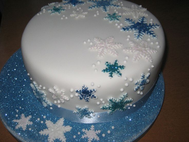Christmas Cake with Snow Flakes Christmas Cake with Snow Flakes