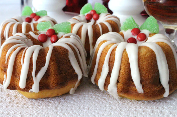 Christmas Mini Bundt Cake Desserts