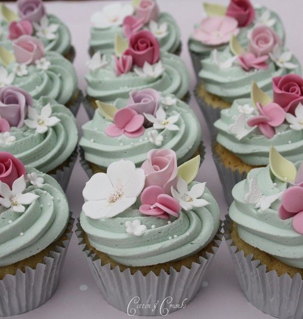 Cupcakes with Flowers Cupcakes with Flowers