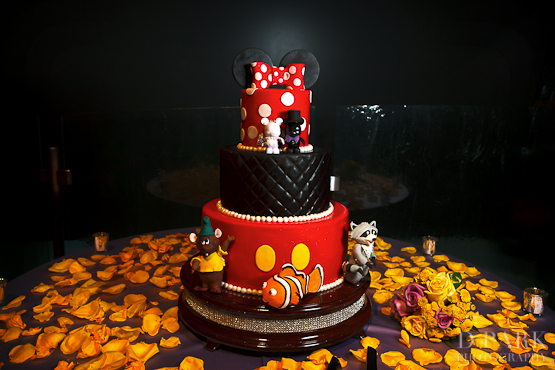 Disney Mickey and Minnie Wedding Cake