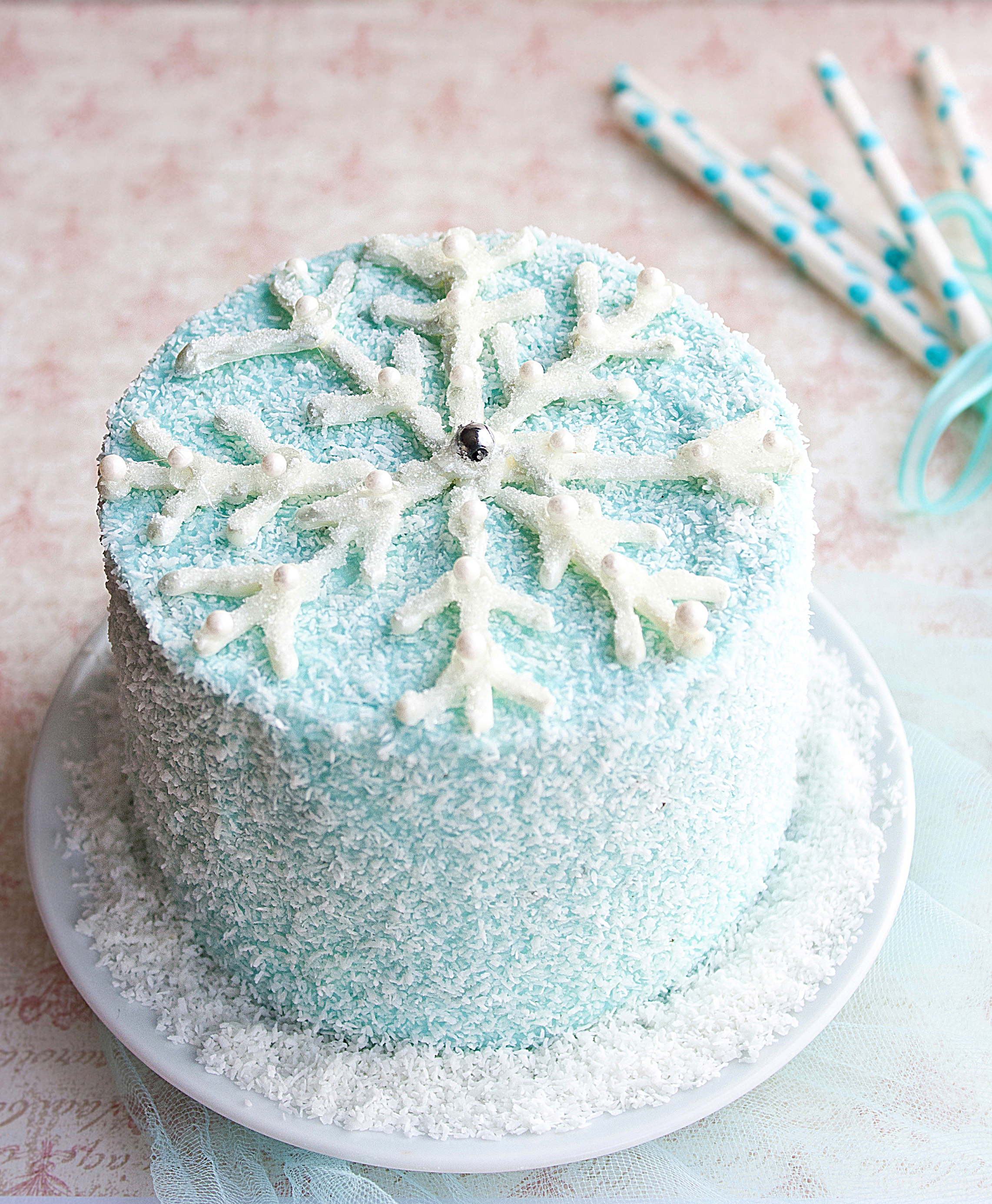 Easy Snowflake Template for Cakes
