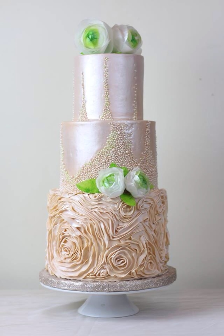Elegant Wedding Cakes with Ranunculus Flowers Elegant Wedding Cakes with Ranunculus Flowers