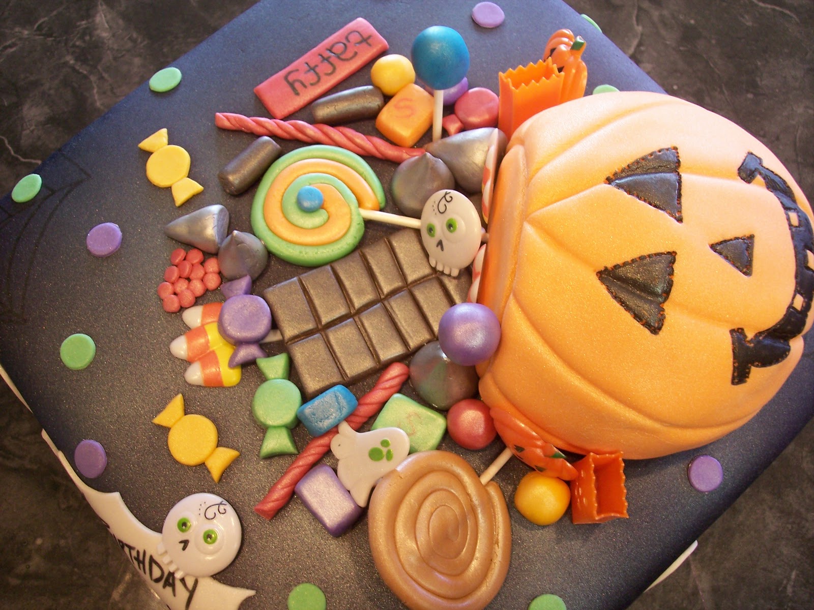 Halloween Cake with Fondant