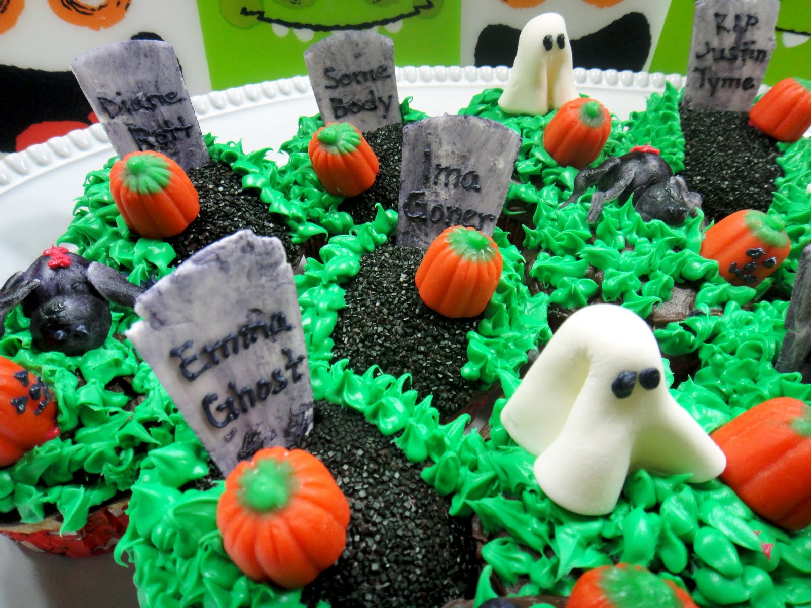 Halloween Cupcakes with Fondant