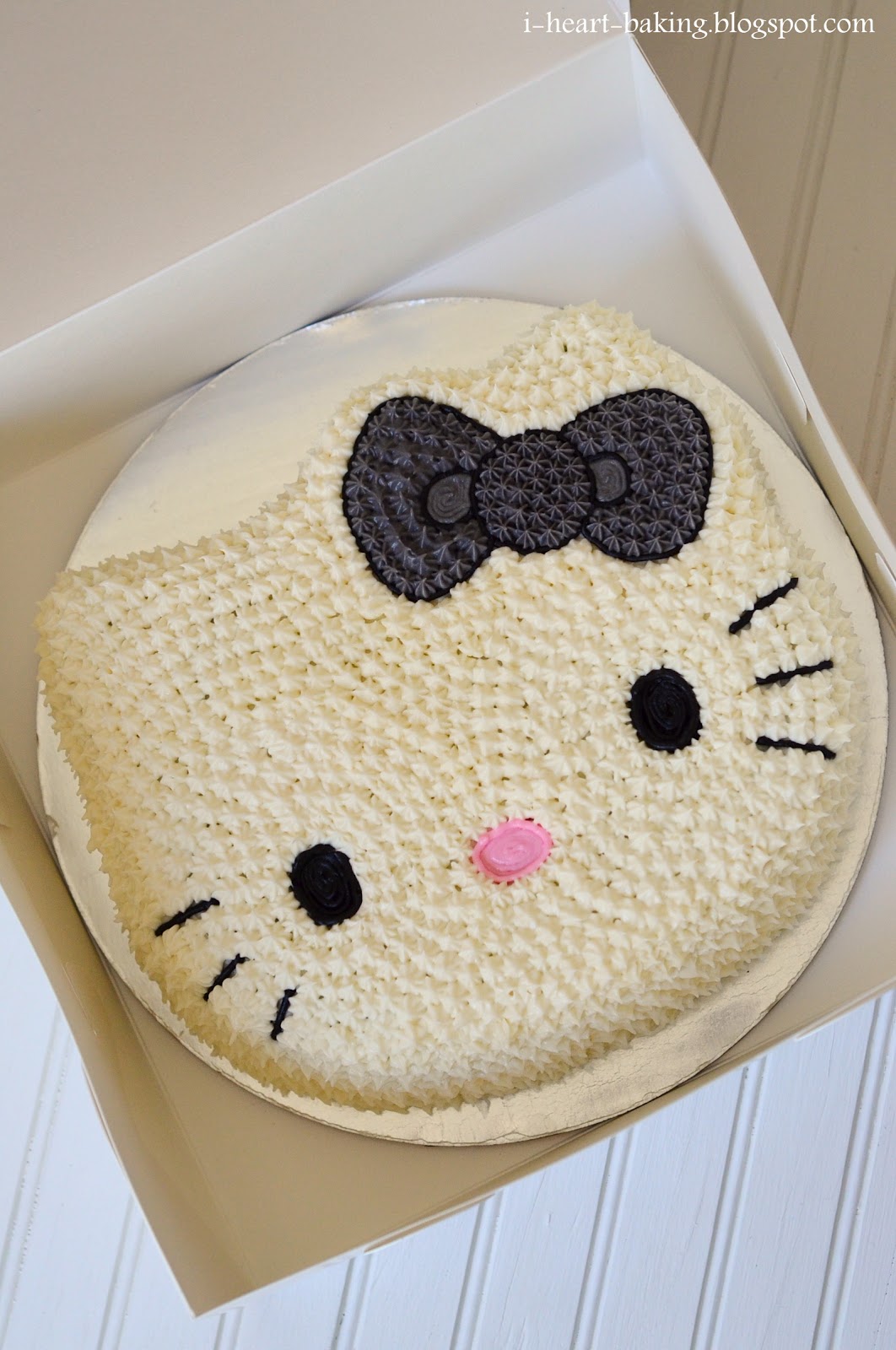Hello Kitty Cake and Cupcakes Hello Kitty Cake and Cupcakes