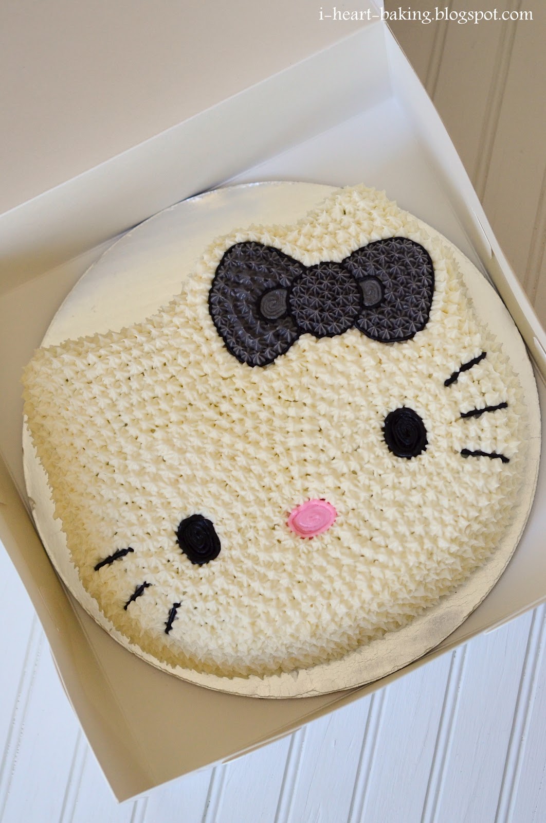 Hello Kitty Cake and Cupcakes