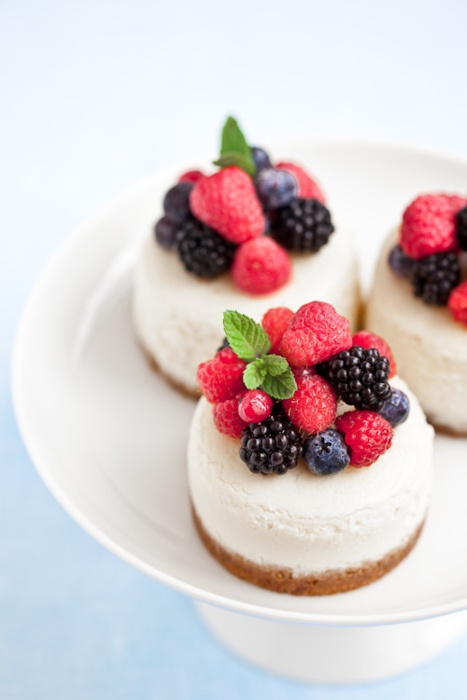 Mini Cheesecakes with Berries Mini Cheesecakes with Berries