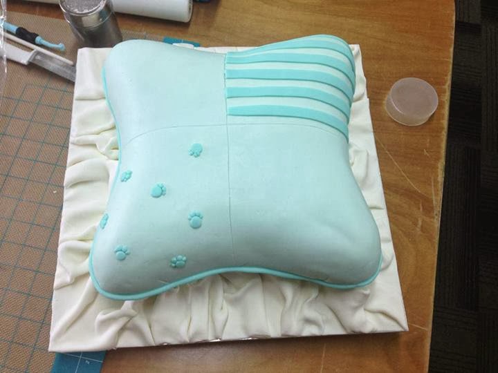 Pillow Shaped Cake Tutorial