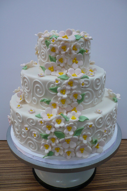 White Cake with Fondant Flowers White Cake with Fondant Flowers