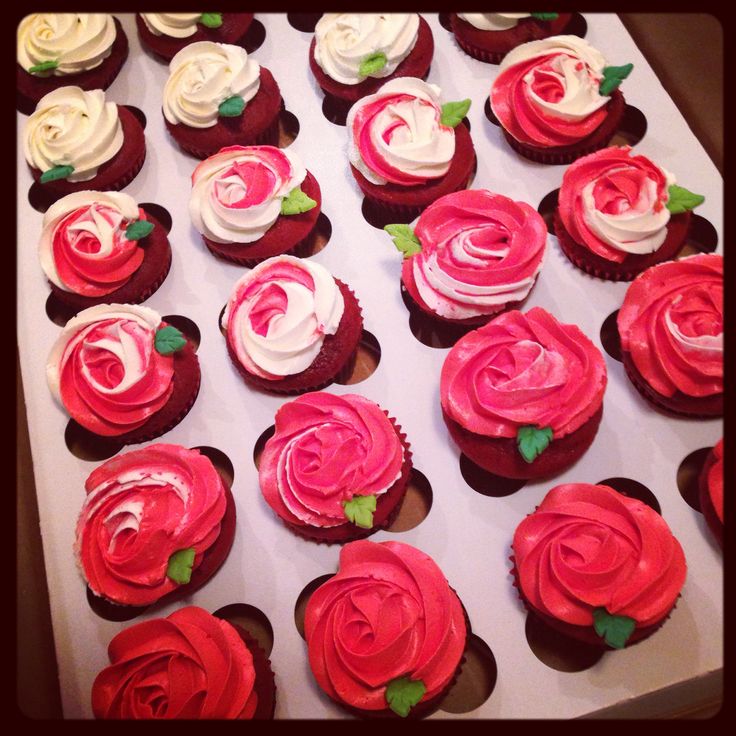 Alice in Wonderland Painting the Roses Red Cupcakes