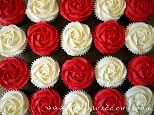 Alice in Wonderland Rose Cupcakes