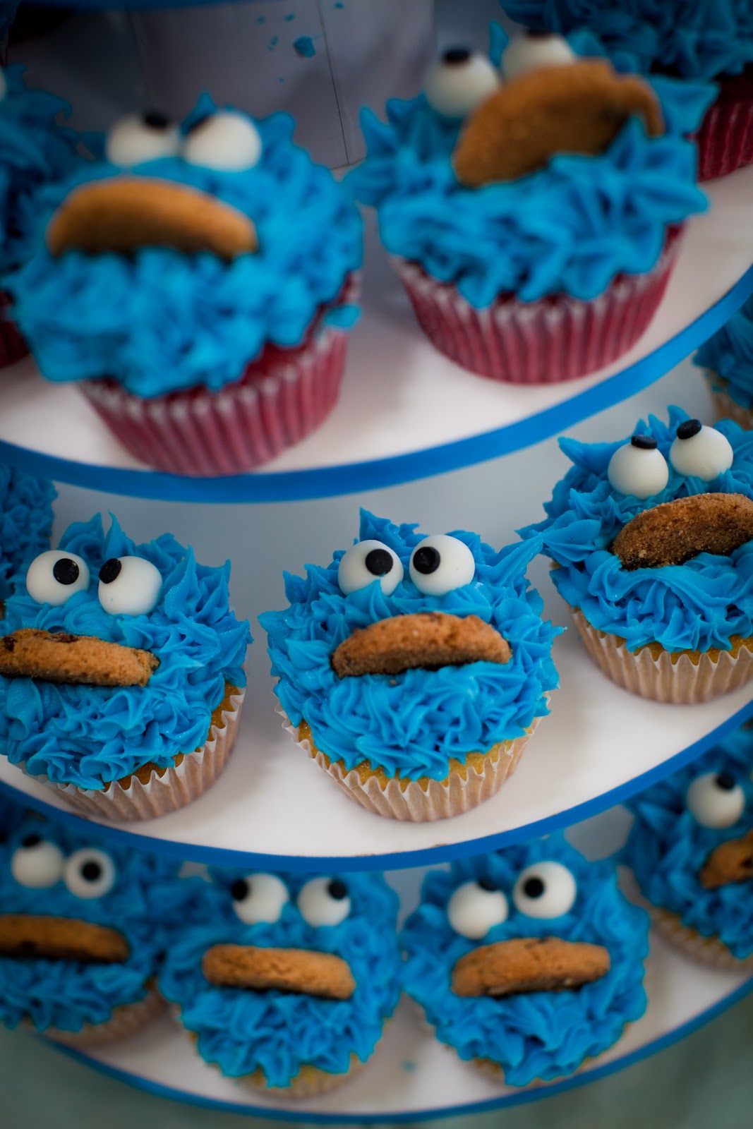 Cookie Monster Cupcake Cake