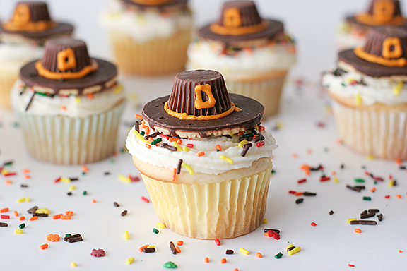 Cute Thanksgiving Pilgrim Hat Cupcakes