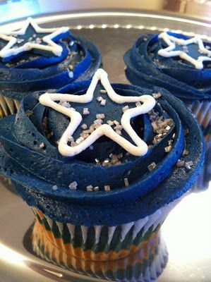 Dallas Cowboys Cupcake Cake