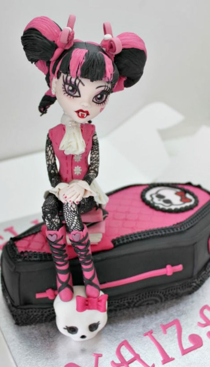 Draculaura Birthday Cake