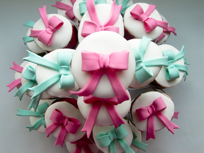 Fondant Bow Cupcakes