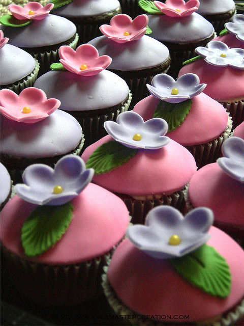 Fondant Flower Cupcakes