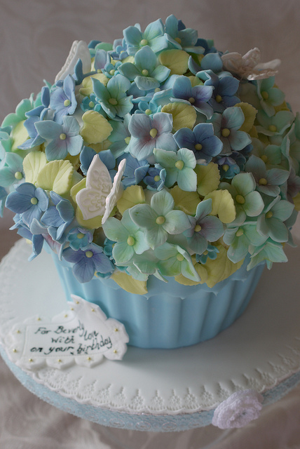 Giant Blue Hydrangea Cupcake Giant Blue Hydrangea Cupcake