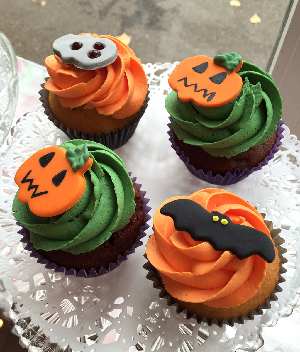 Halloween Cupcake Emoji