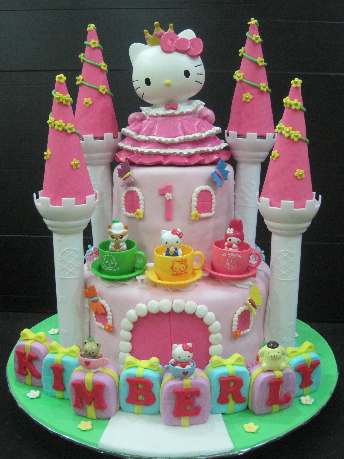 Hello Kitty Cake Designs