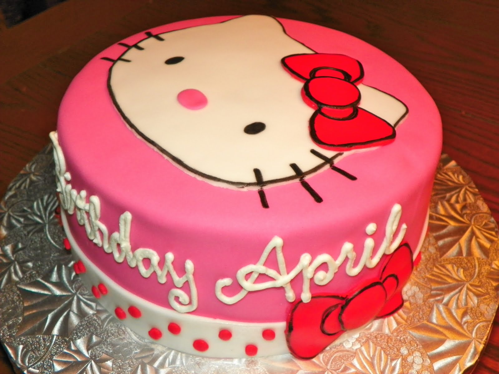 Hello Kitty Face Cake