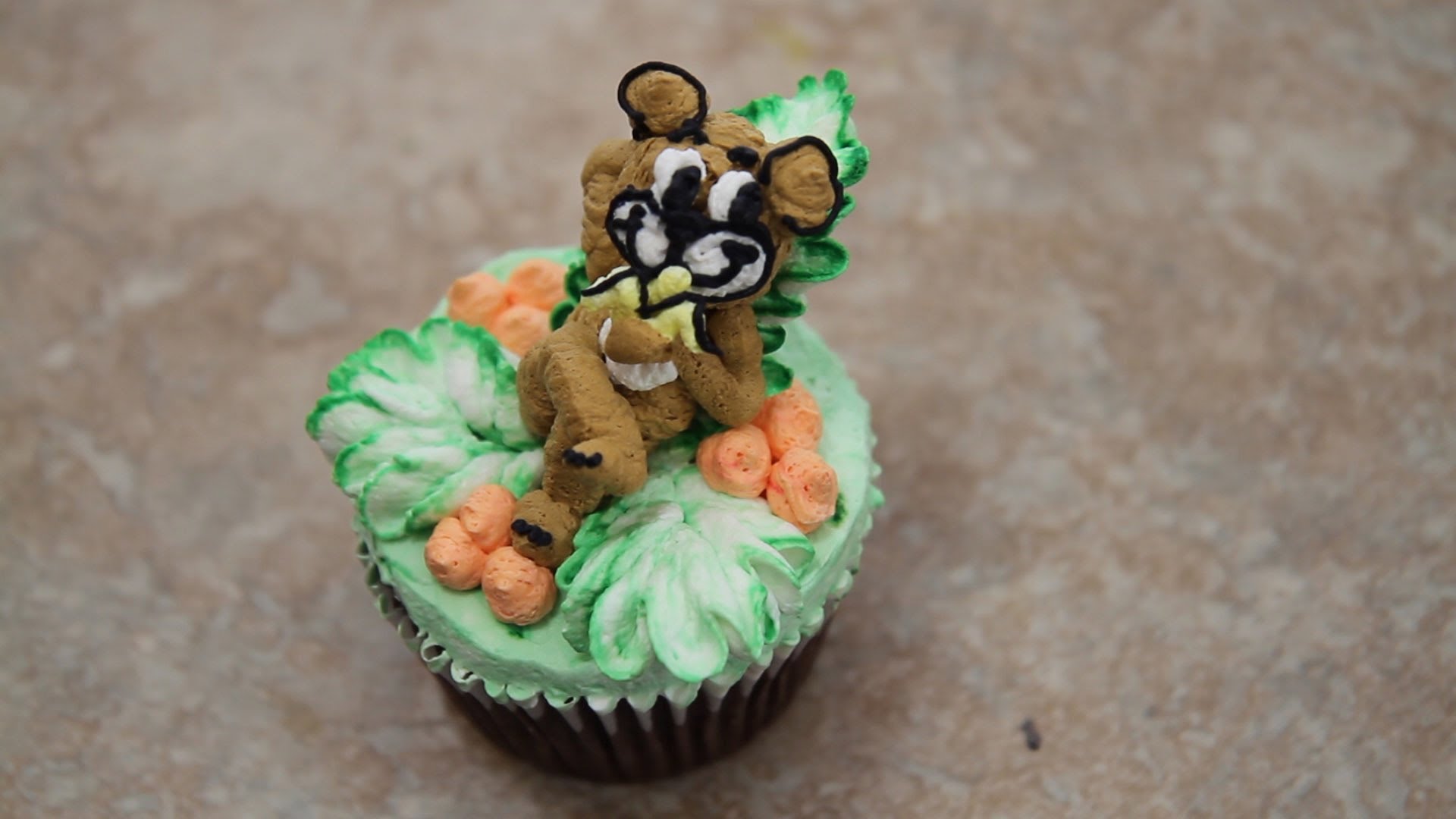 How to Decorate Monkey Cupcakes