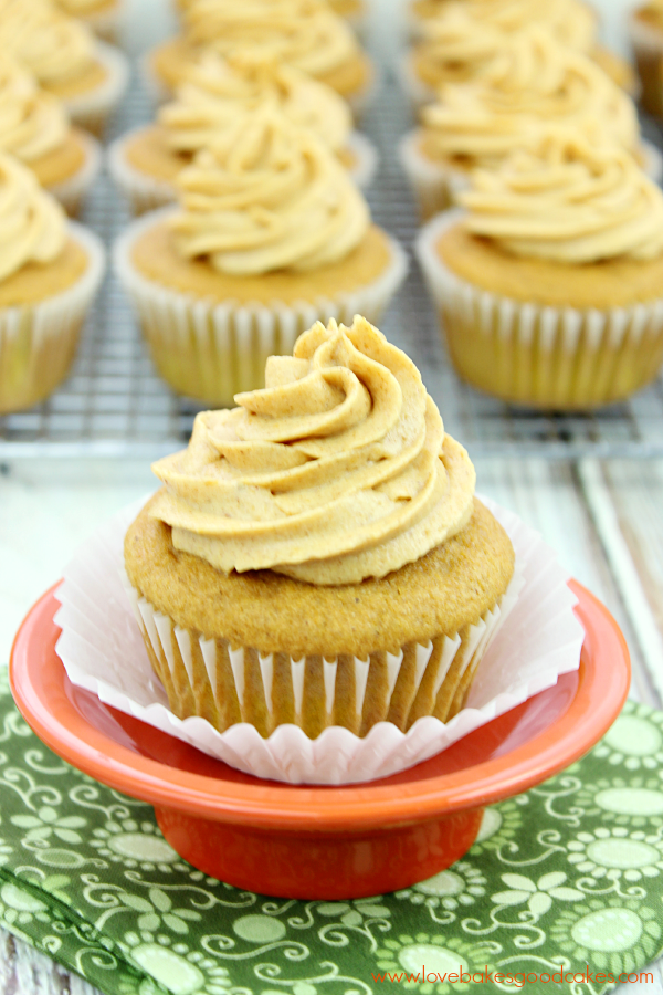 Pumpkin Cupcakes with Cream Cheese Frosting Pumpkin Cupcakes with Cream Cheese Frosting