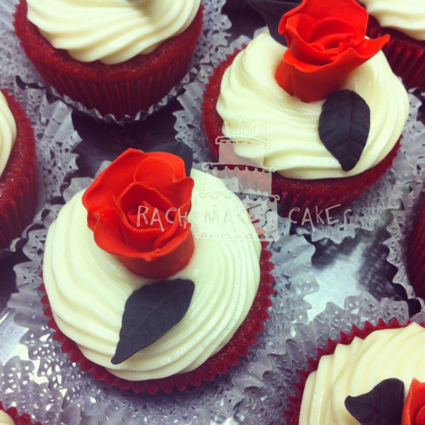 Red Velvet Cupcakes with Roses Red Velvet Cupcakes with Roses