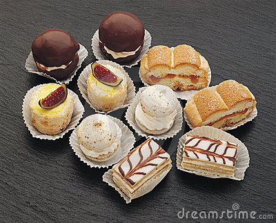 Small Cakes with Chocolate