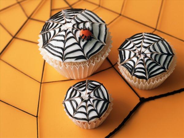 Spider Web Halloween Cupcake Decorating Idea