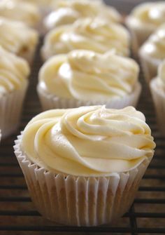 White Cupcake with Buttercream Frosting