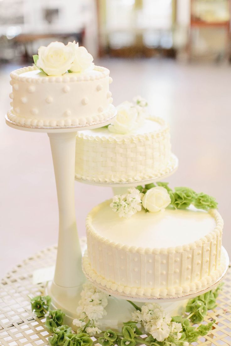 White Ivory Wedding Cake