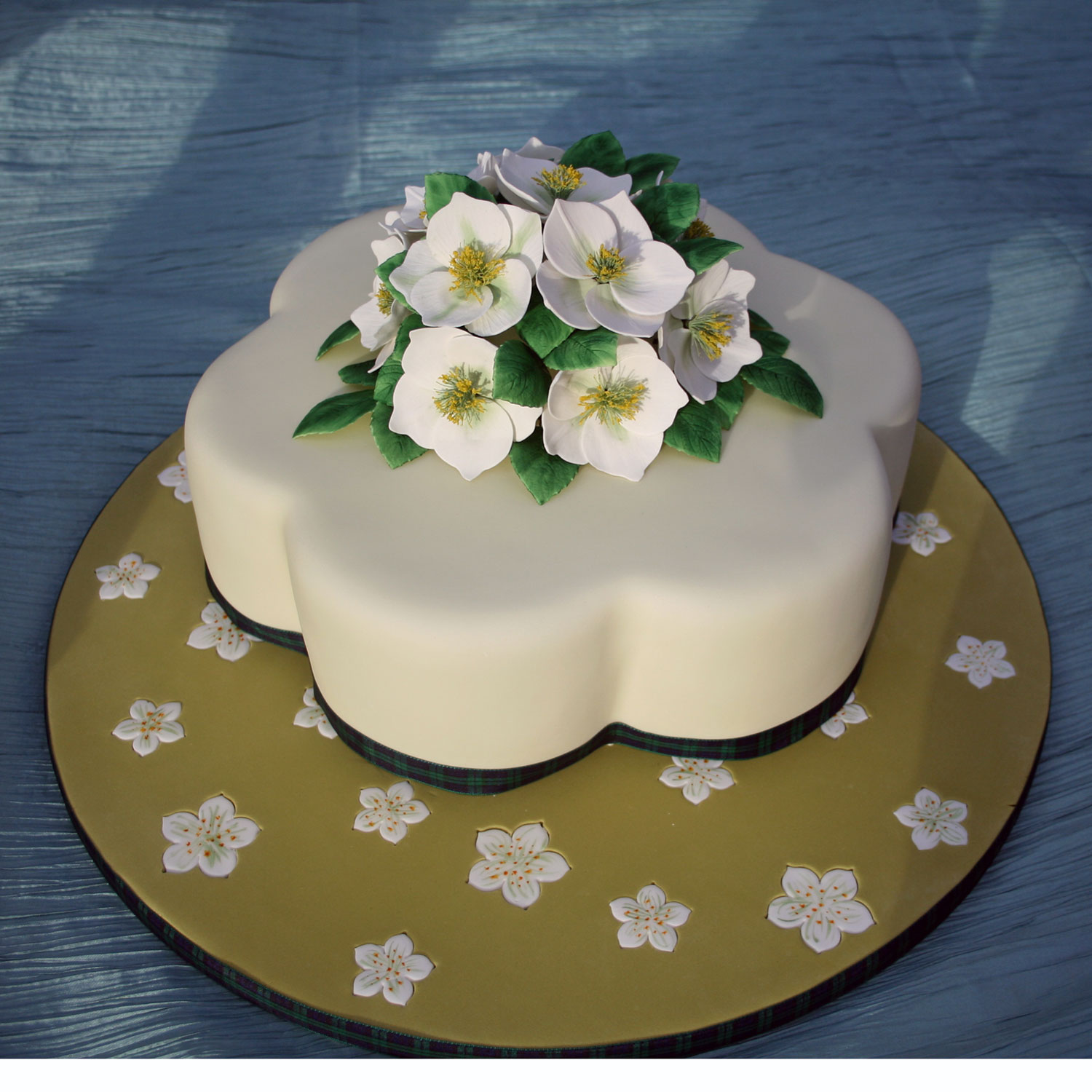 Christmas Cake with Roses Christmas Cake with Roses