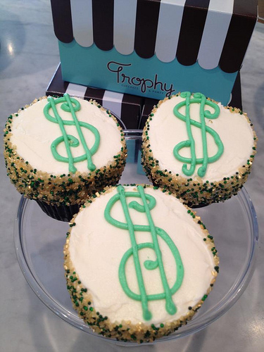 Cupcake Cakes with Dollar Sign