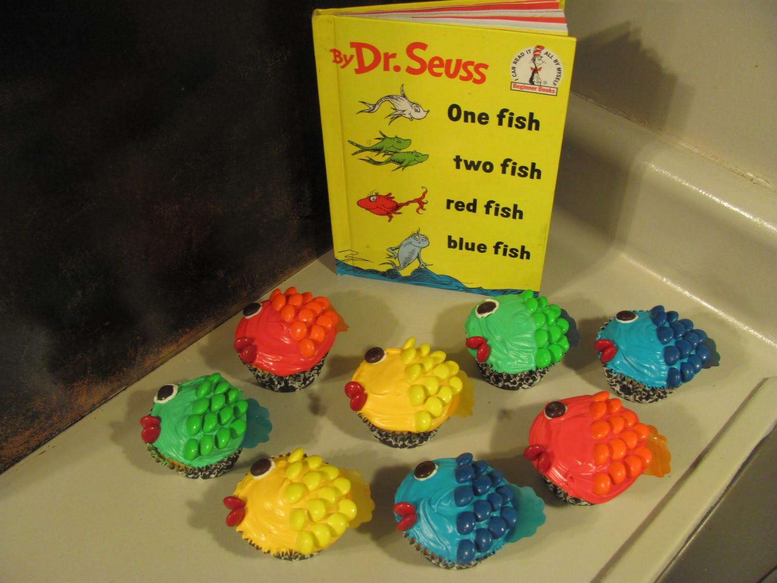 Dr. Seuss Fish Cupcakes Idea