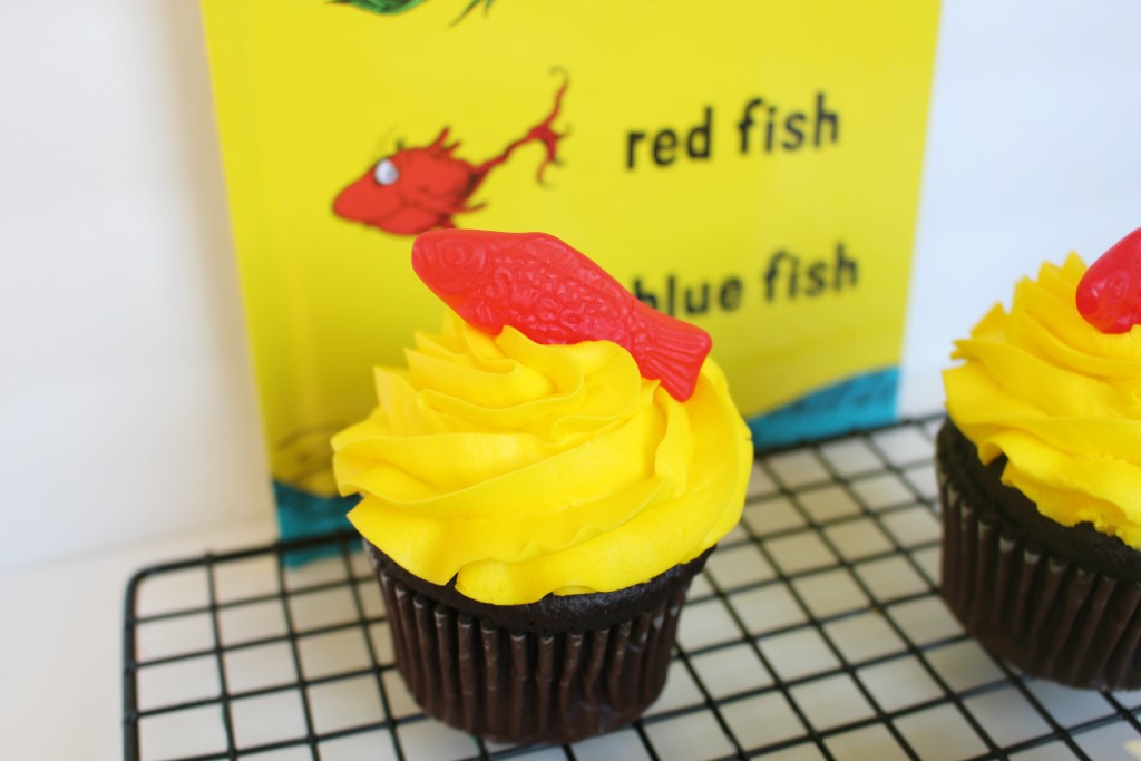 Dr. Seuss One Fish Cupcakes