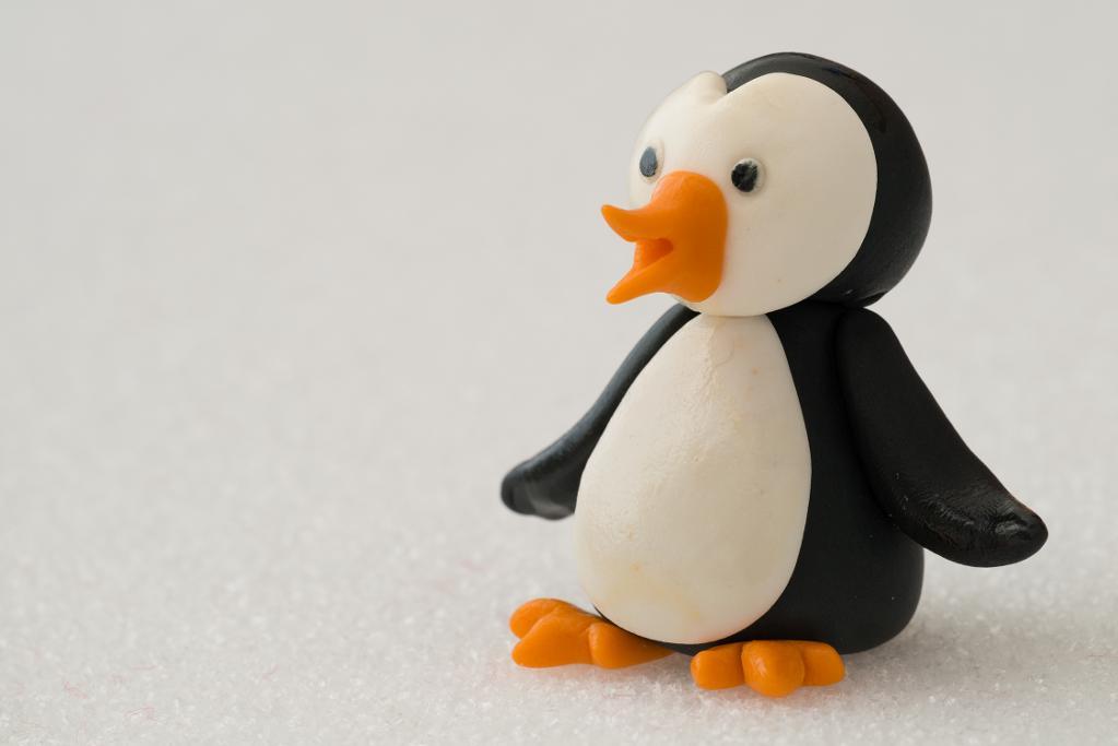 How to Make Penguin Fondant Cupcake Toppers How to Make Penguin Fondant Cupcake Toppers