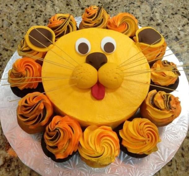 Lion Birthday Cake with Cupcakes