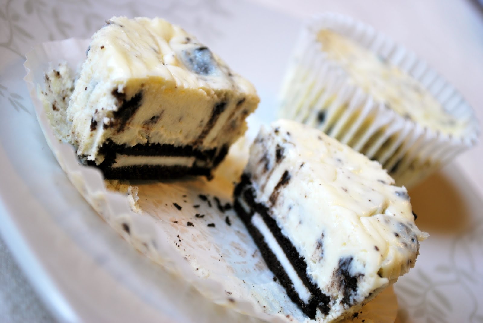 Oreo Cookies and Cream Cheesecake Cupcakes Oreo Cookies and Cream Cheesecake Cupcakes