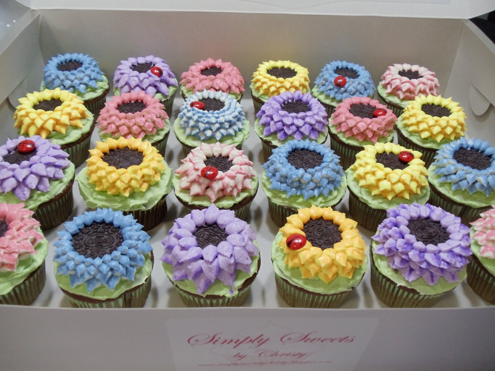 Oreo Flower Cupcakes