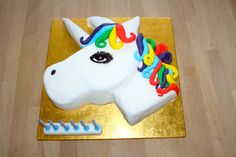 Unicorn Cake Made Out of Cupcakes Unicorn Cake Made Out of Cupcakes