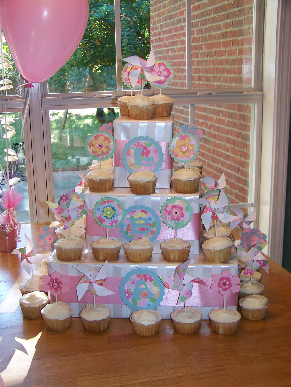Ways to Display Cupcakes for Party Ways to Display Cupcakes for Party